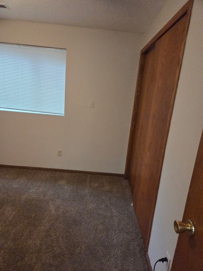 Building Photo - 315 N 1st St