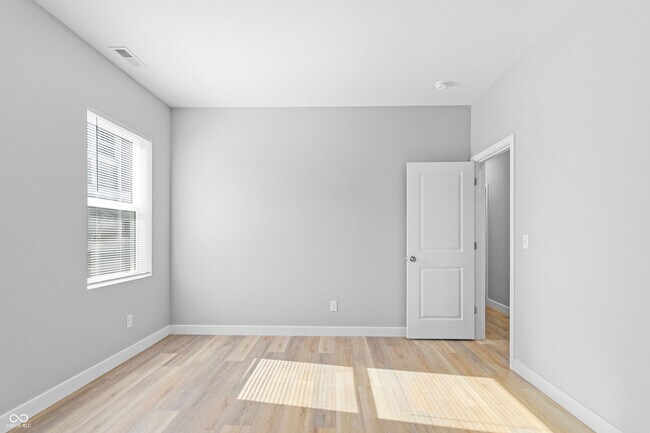 Building Photo - 3365 Broadway St