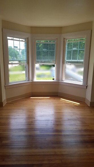 Building Photo - 404 Jackson St