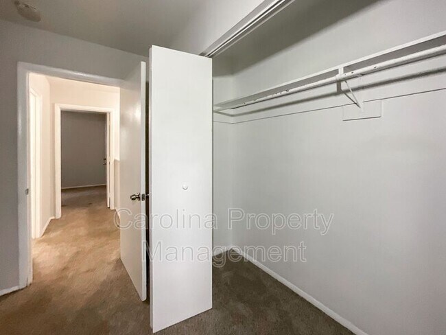 Building Photo - 951 Hollywood St