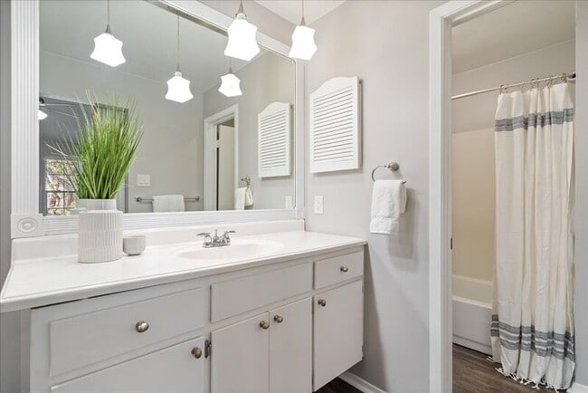 Building Photo - 1748 Ohlen Rd