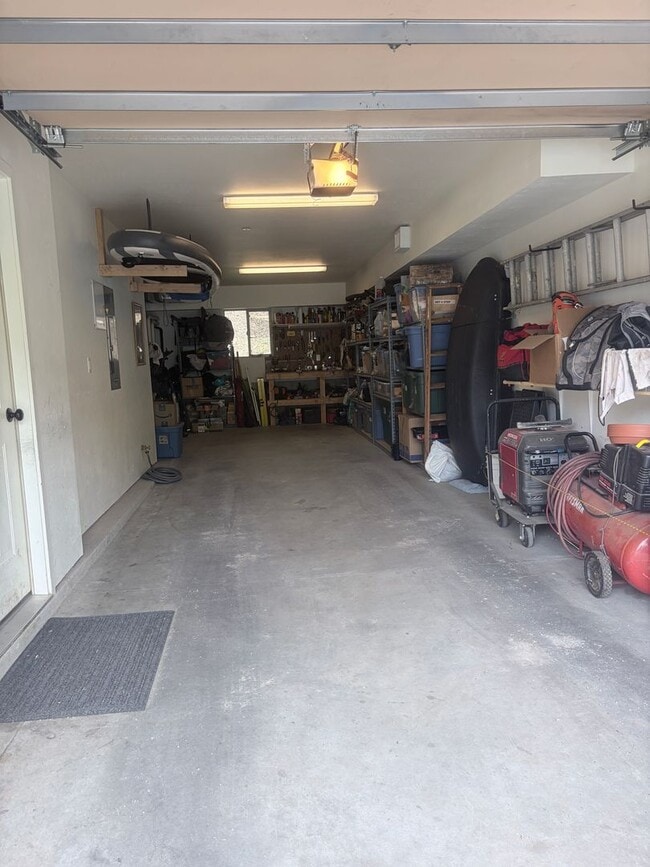 Building Photo - Beautiful Lightner Creek Townhome