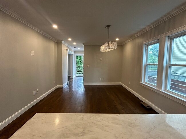 Building Photo - 69 Swan St