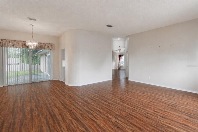 Building Photo - 10435 Crestfield Dr