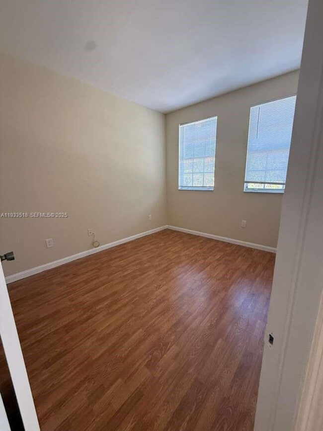 Building Photo - 448 NE 21st Ave