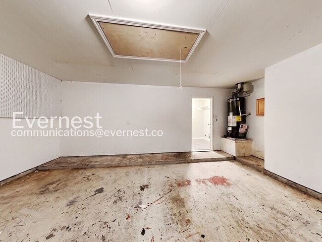 Building Photo - 4 Bed/2 Bath Home with Fenced Yard and Attached Garage / 4 Bed, 2 Bath / Pet-friendly / Available...