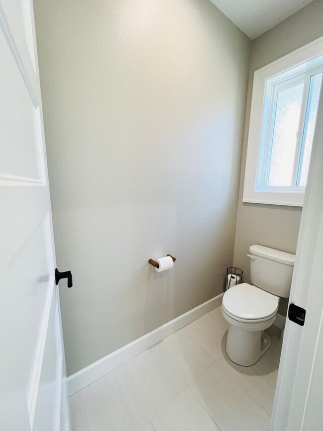Building Photo - Luxury Rental