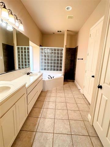 Building Photo - 834 San Clemente