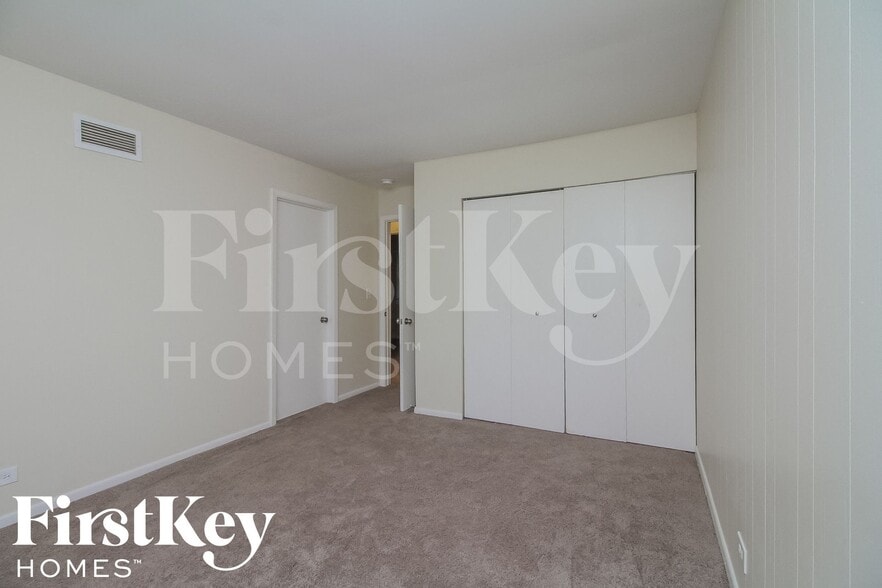 Building Photo - 125 S Orchard Dr