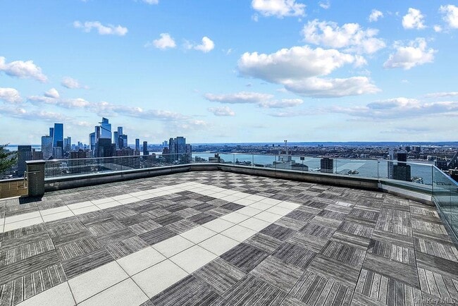 Building Photo - 322 W 57th St