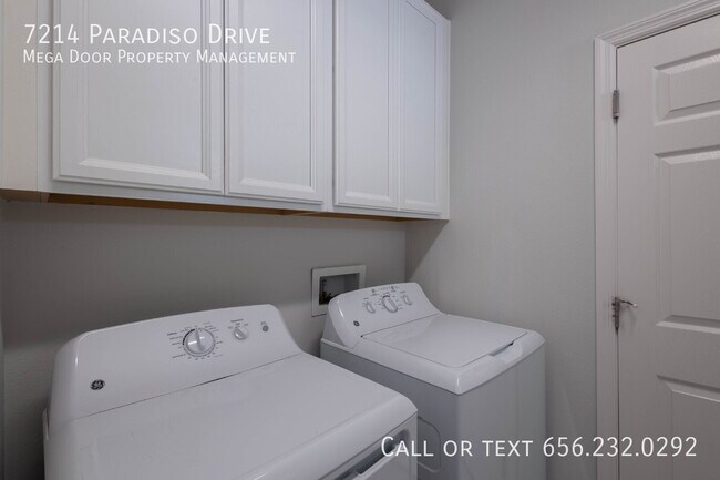 Building Photo - 7214 Paradiso Dr