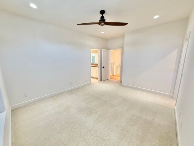 Building Photo - Gorgeous 4 bed 3 bath in the desired Portola Springs