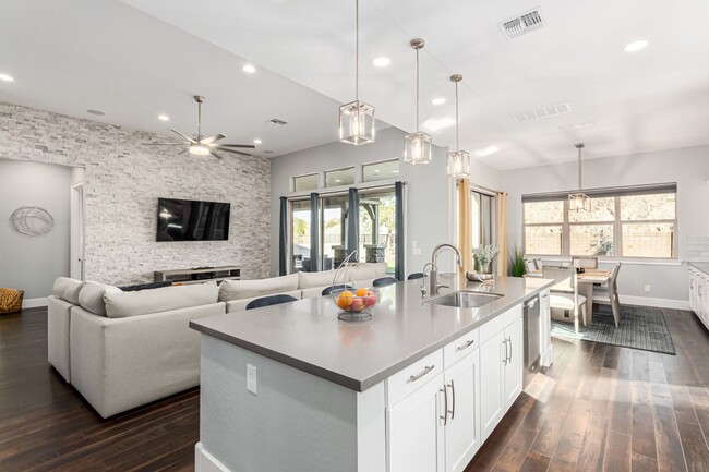 Building Photo - Your dream entertainer's home is here!