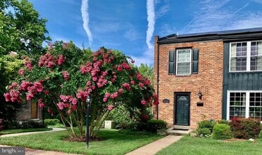 Building Photo - 516 Meadow Hall Dr