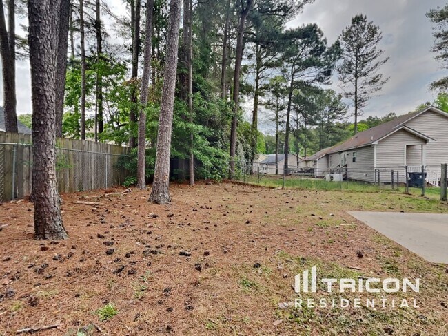 Building Photo - 5945 Presentation St