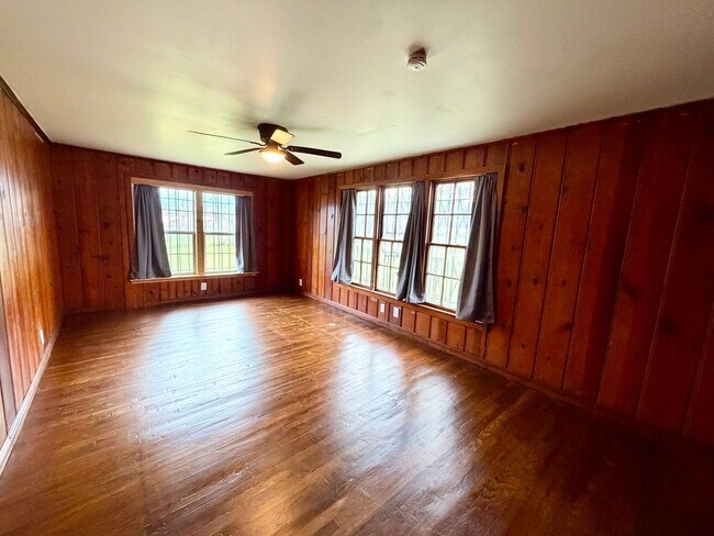 Building Photo - 1319 Tabor St
