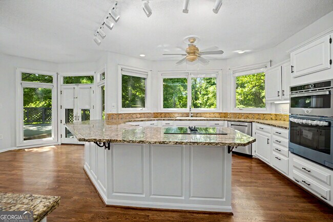 Building Photo - 1018 Pleasance Grove