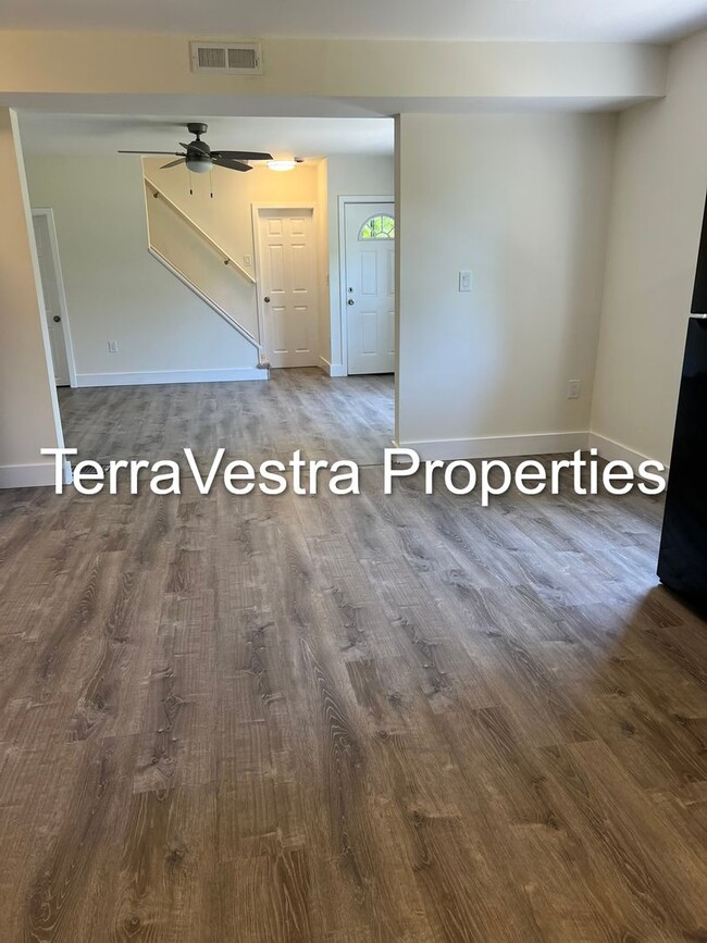 Building Photo - 4 Bed / 2 Full Bath in Millville!