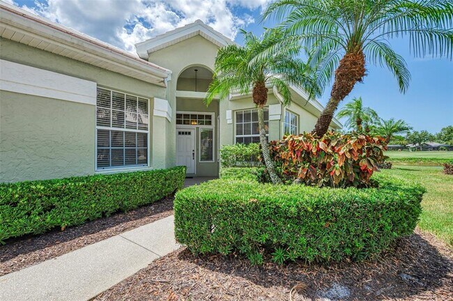Building Photo - 549 Fallbrook Dr