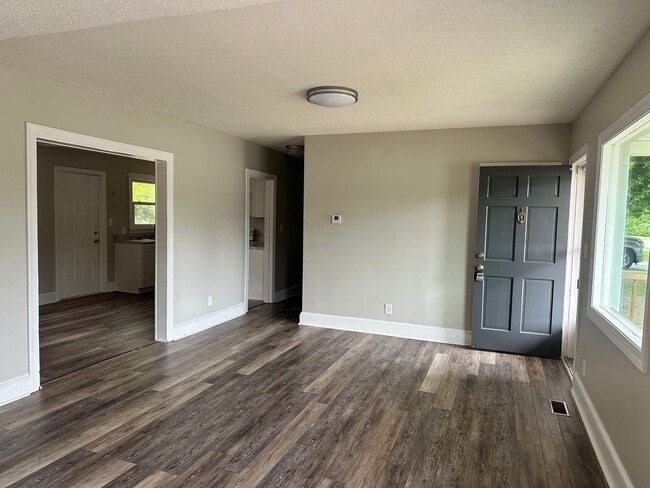 Building Photo - RENTAL HOME 3BD/1.5BTH