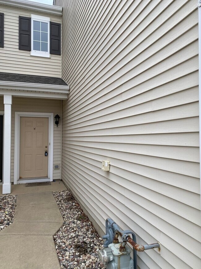 Building Photo - 24951 Clare Cir