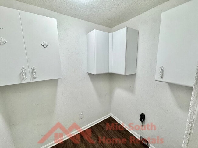 Building Photo - 4093 Barron Ave