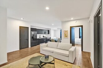 Building Photo - 398 NE 5th St