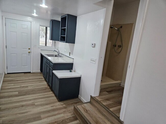 Building Photo - 128-130 Arletta