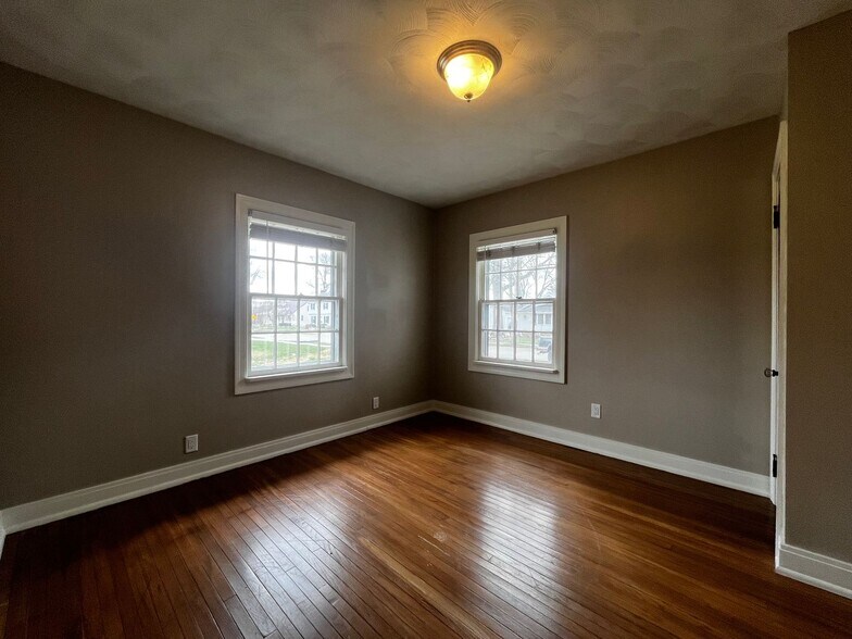 Building Photo - 2706 Waynewood Dr