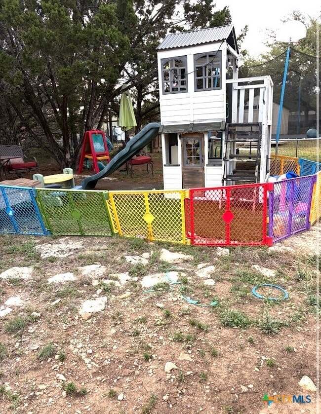 Building Photo - 1444 Willow Dr