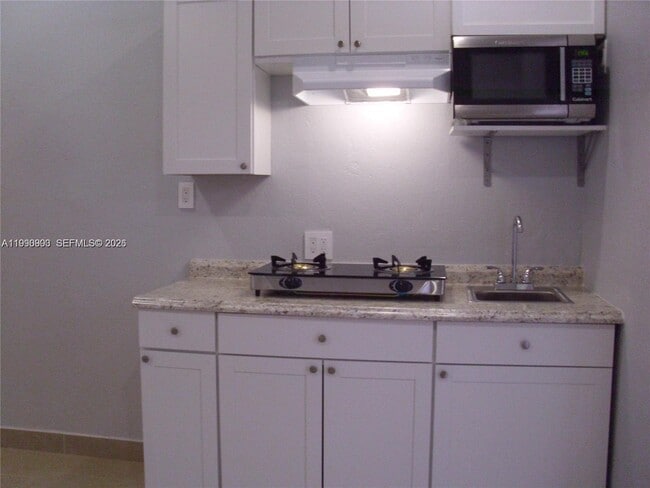 Building Photo - 50 E 43rd St