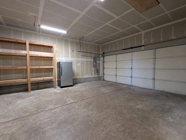 Building Photo - 3-Bedroom, 1.5-Bath Home In Bethel Danebo ...
