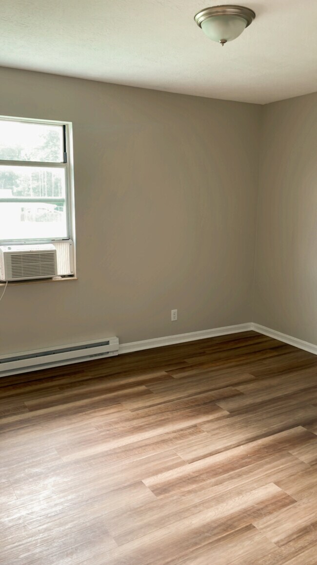 Building Photo - 161 Ashwood Dr