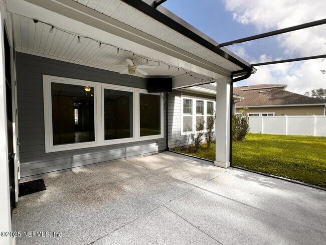 Building Photo - 121 Oxford Estates Way