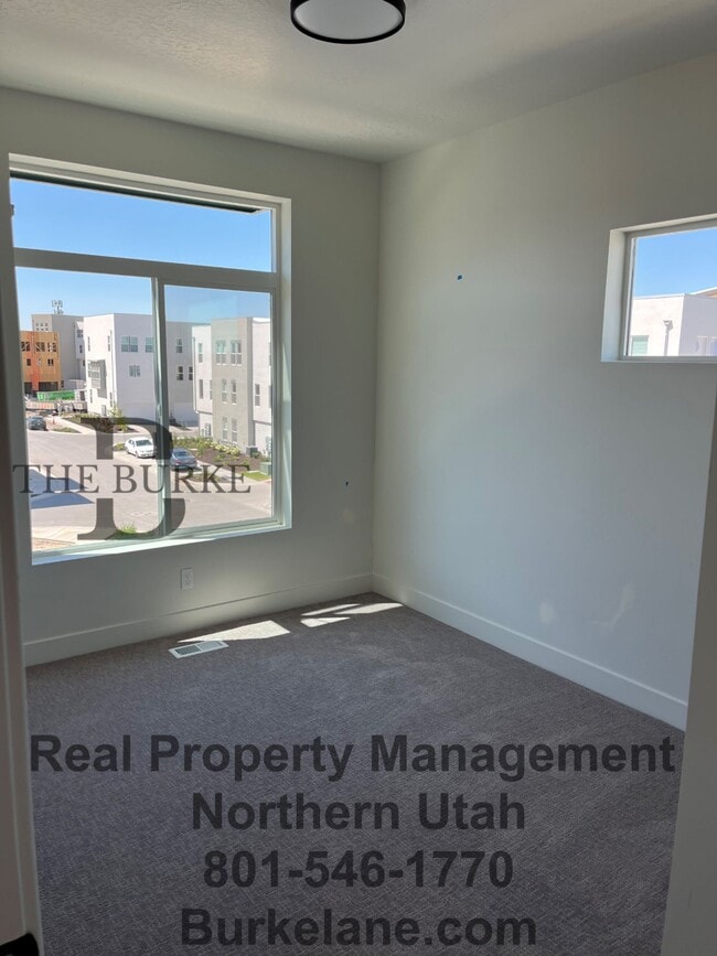 Building Photo - Brand New 3 Bed 2.5 Bath Townhome!