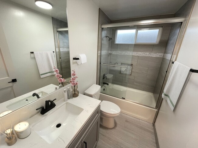 Building Photo - 4232 Lindblade Dr