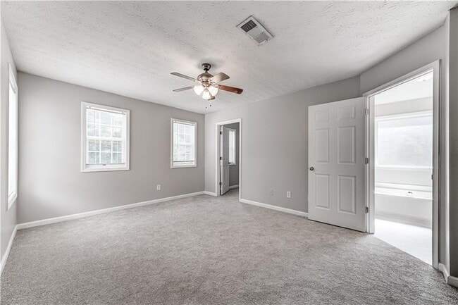 Building Photo - 4768 Sylvan St