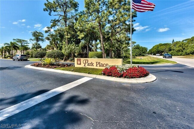 Building Photo - 1334 Park Lake Dr