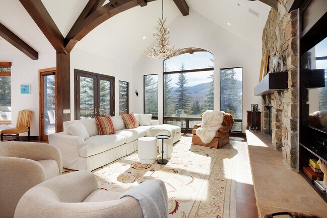 Building Photo - 875 Horse Ranch Dr