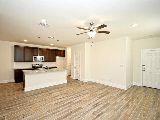 Building Photo - 408 Parkline Dr