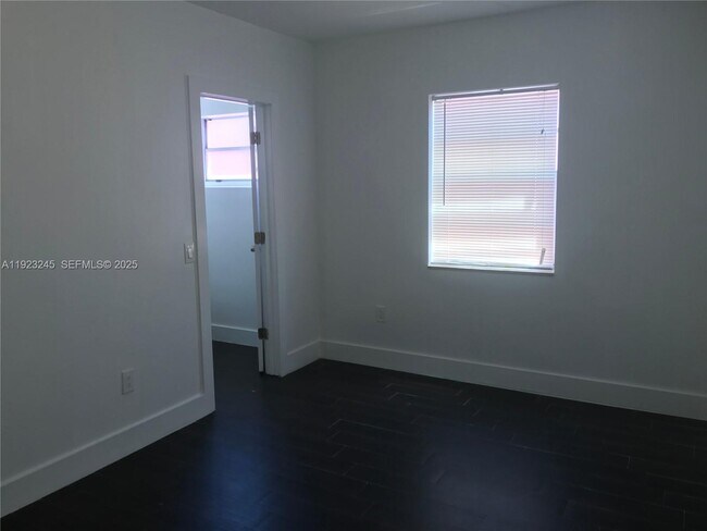 Building Photo - 1040 NW 3rd Ave