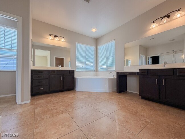 Building Photo - 10733 Mentesana Ave