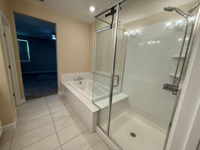 Building Photo - Newer Home in Tthe Northlake Community