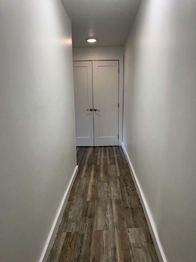 Building Photo - 20 Porach St