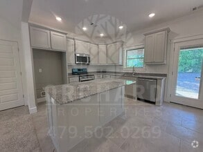 Building Photo - Single-Family Home- 2 Bed/ 2 Bath w/ Hobby...