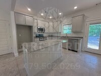 Building Photo - Single-Family Home- 2 Bed/ 2 Bath w/ Hobby...