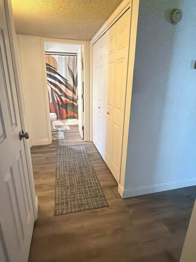 Building Photo - 3701 Colonial Dr