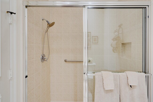 Building Photo - 119 Esperanza Way