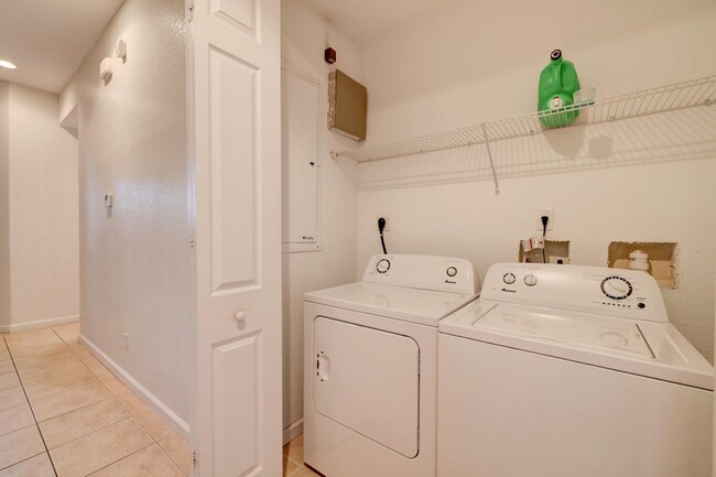 Building Photo - 10560 SW Stephanie Way