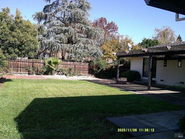 Building Photo - 390 S Almond St